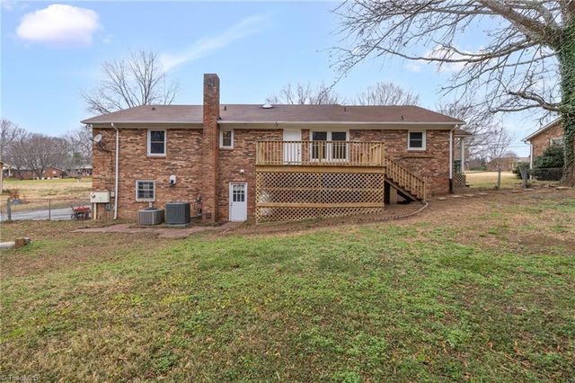 1034 Pine Knolls Road, Kernersville, NC 27284