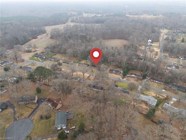 1034 Pine Knolls Road, Kernersville, NC 27284