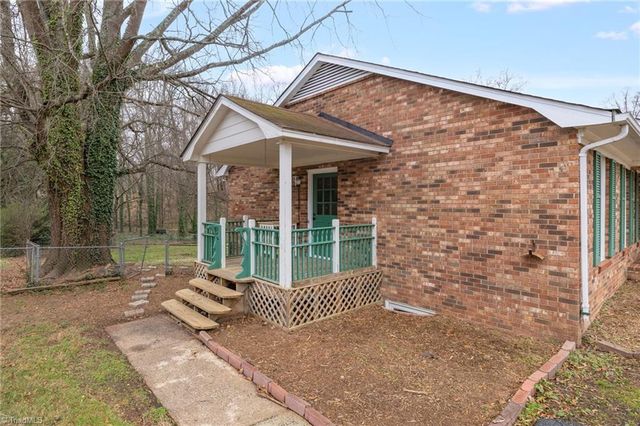 1034 Pine Knolls Road, Kernersville, NC 27284