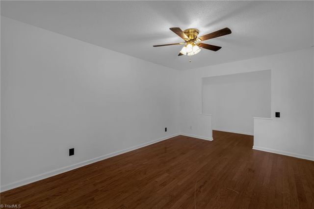 1034 Pine Knolls Road, Kernersville, NC 27284