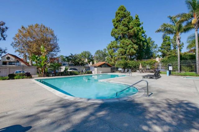 383 N Melrose Drive F, Vista, CA 92083