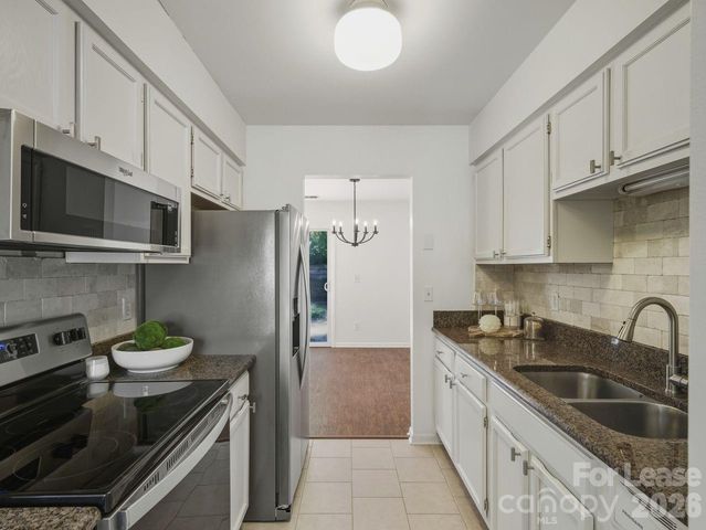 1077 Sardis Cove Drive, Charlotte, NC 28270