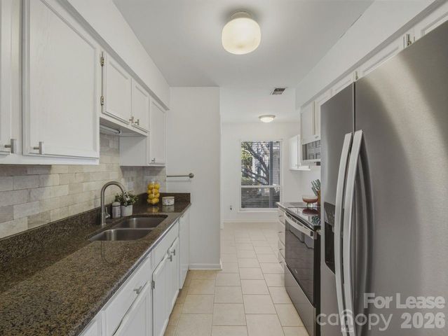 1077 Sardis Cove Drive, Charlotte, NC 28270