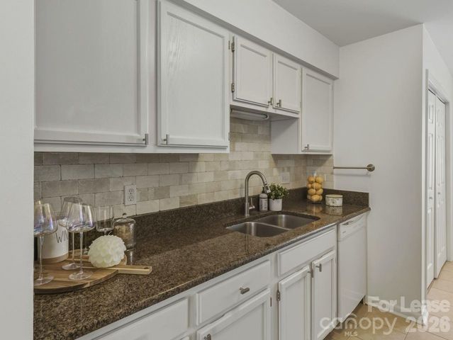 1077 Sardis Cove Drive, Charlotte, NC 28270
