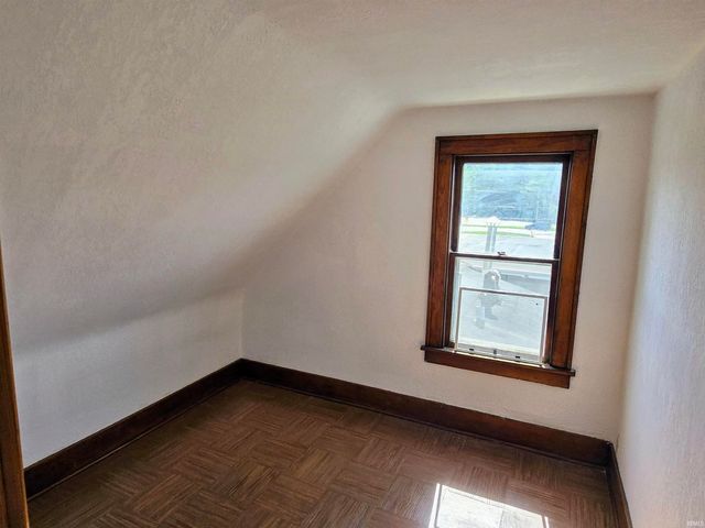 107 W Fairview Avenue, South Bend, IN 46614