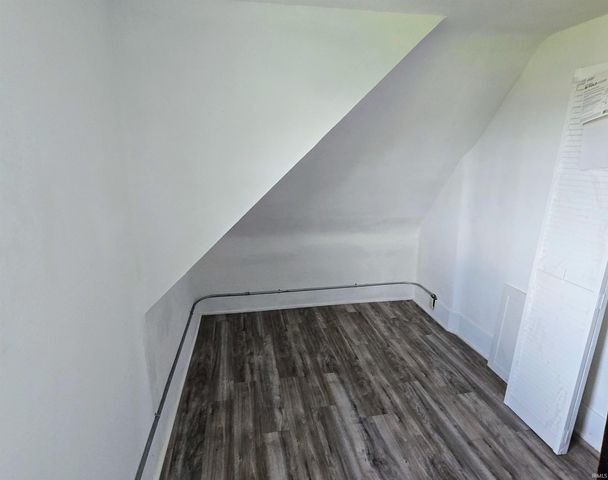 107 W Fairview Avenue, South Bend, IN 46614