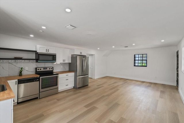 1409 NW 44th St A, Miami, FL 33142