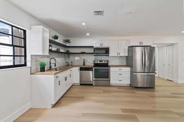 1409 NW 44th St A, Miami, FL 33142