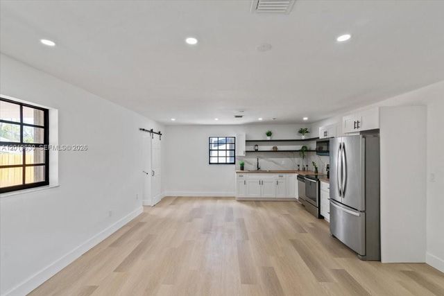 1409 NW 44th St A, Miami, FL 33142