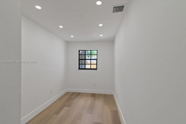 1409 NW 44th St A, Miami, FL 33142