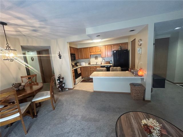 308 Clubhouse Dr, South Strabane, PA 15301