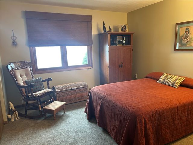 308 Clubhouse Dr, South Strabane, PA 15301