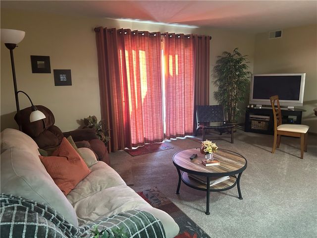 308 Clubhouse Dr, South Strabane, PA 15301