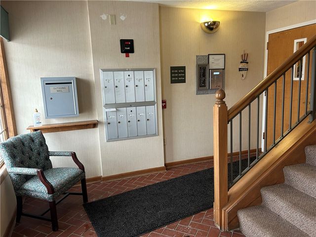 308 Clubhouse Dr, South Strabane, PA 15301