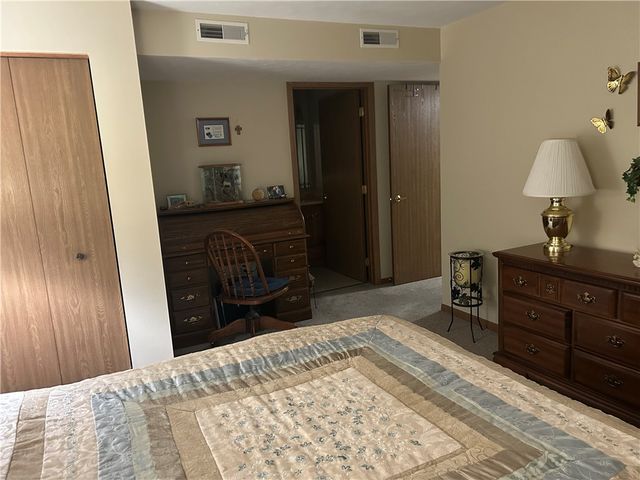 308 Clubhouse Dr, South Strabane, PA 15301