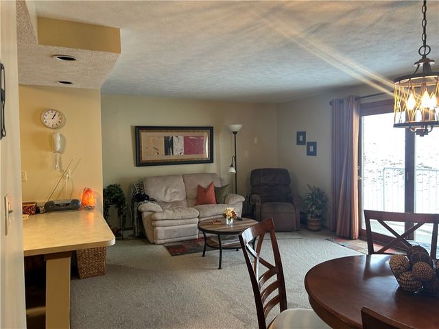 308 Clubhouse Dr, South Strabane, PA 15301