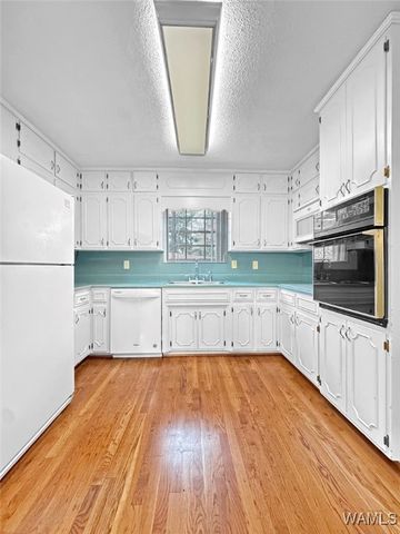 716 Downs Ave, Gardendale, AL 35071