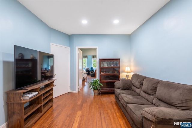 140A Clendenny Avenue, Jersey City, NJ 07304