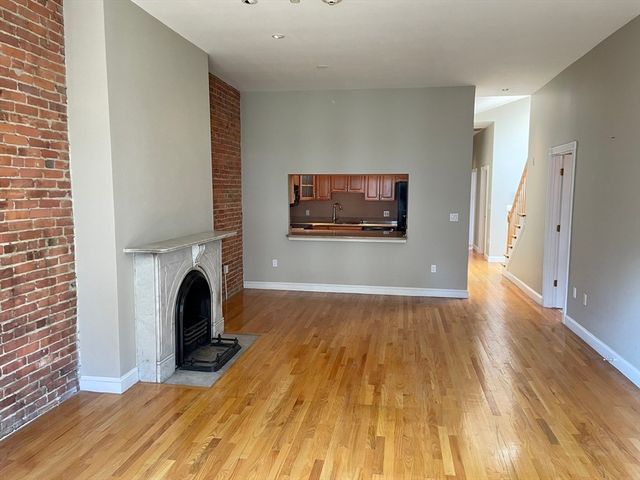 123 Newbury Street 4, Boston, MA 02116