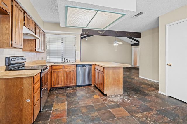 5601 Kingstree Court, Arlington, TX 76017