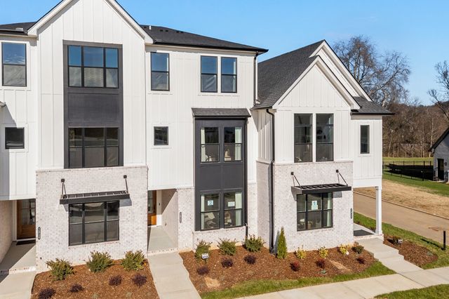 2068 Conductor Ln, Thompsons Station, TN 37179