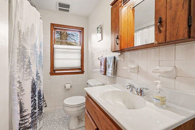 887 Cheri Lane, Mendota Heights, MN 55120