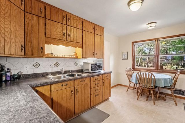 887 Cheri Lane, Mendota Heights, MN 55120