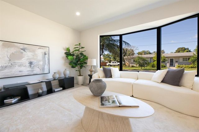 1655 N 50th Ave, Hollywood, FL 33021