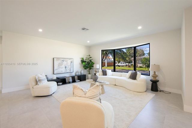 1655 N 50th Ave, Hollywood, FL 33021