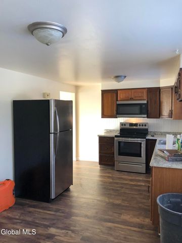 34 Swayze Drive B, Colonie, NY 12110