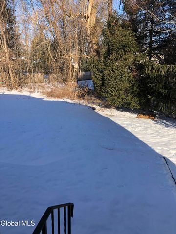 34 Swayze Drive B, Colonie, NY 12110