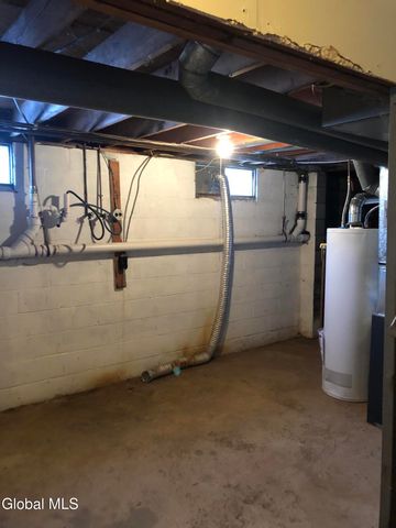 34 Swayze Drive B, Colonie, NY 12110