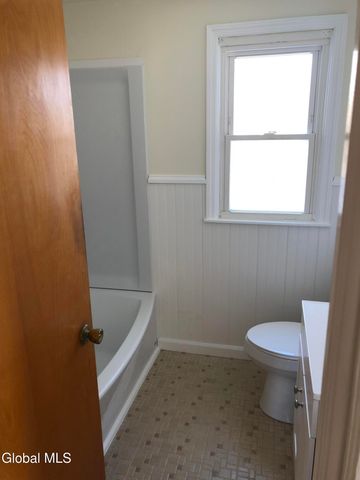 34 Swayze Drive B, Colonie, NY 12110