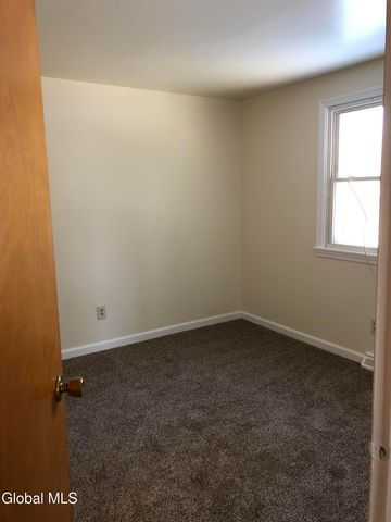 34 Swayze Drive B, Colonie, NY 12110