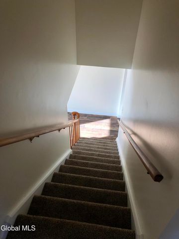 34 Swayze Drive B, Colonie, NY 12110