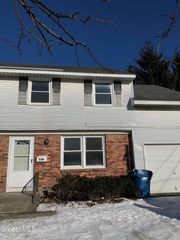 34 Swayze Drive B, Colonie, NY 12110