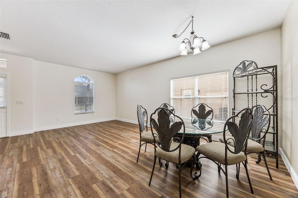 Image 11 of property listing at 10113 CYPRESS TRAIL DRIVE, Orlando, FL 32825