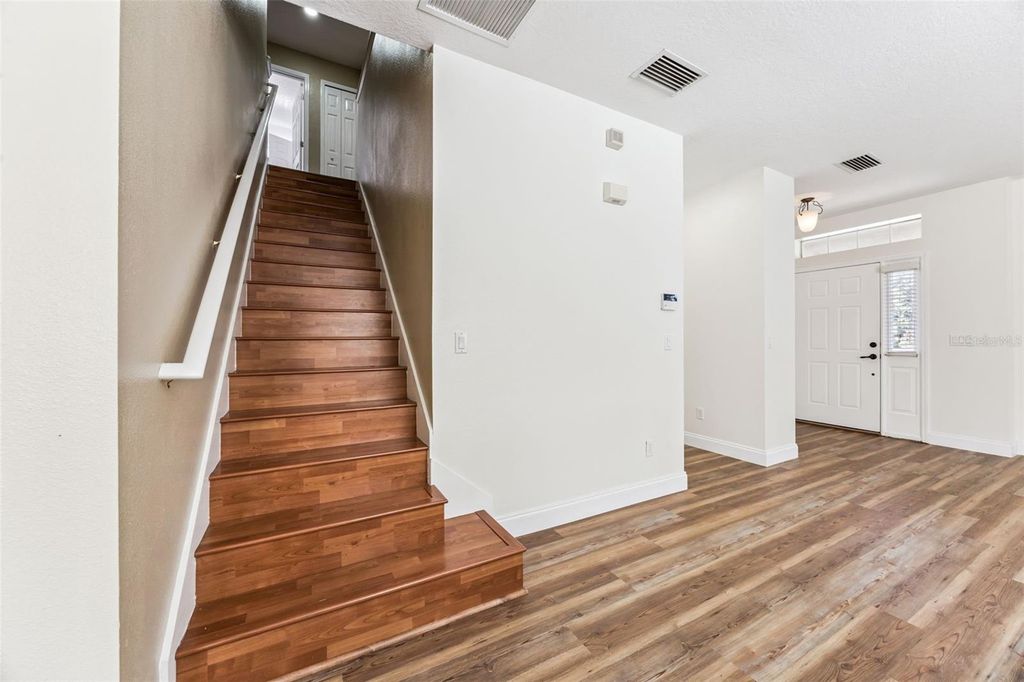 Image 14 of property listing at 10113 CYPRESS TRAIL DRIVE, Orlando, FL 32825