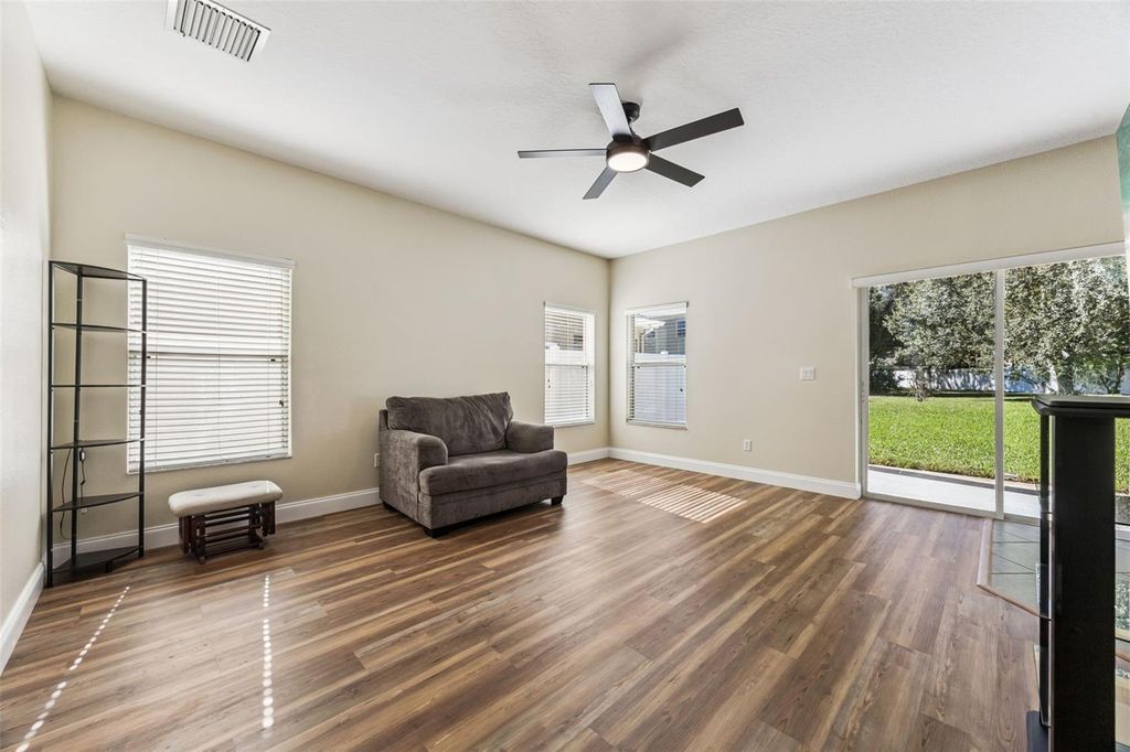 Image 16 of property listing at 10113 CYPRESS TRAIL DRIVE, Orlando, FL 32825