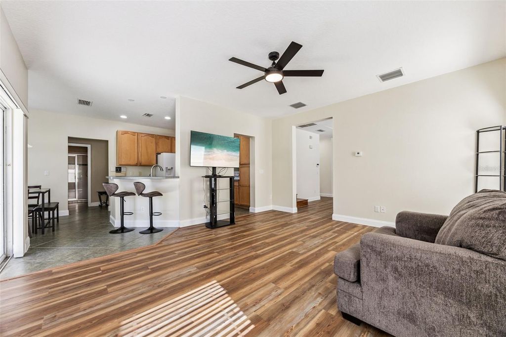 Image 17 of property listing at 10113 CYPRESS TRAIL DRIVE, Orlando, FL 32825