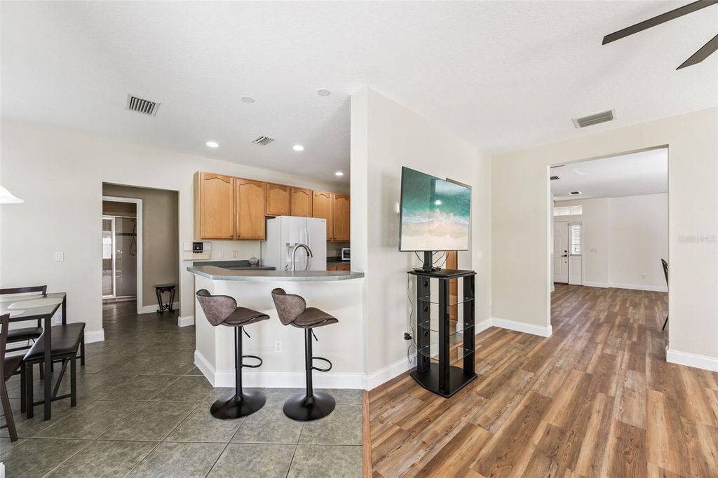 Image 18 of property listing at 10113 CYPRESS TRAIL DRIVE, Orlando, FL 32825