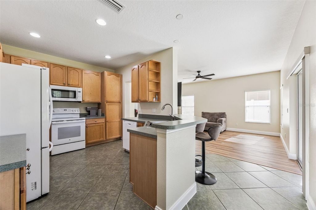 Image 19 of property listing at 10113 CYPRESS TRAIL DRIVE, Orlando, FL 32825