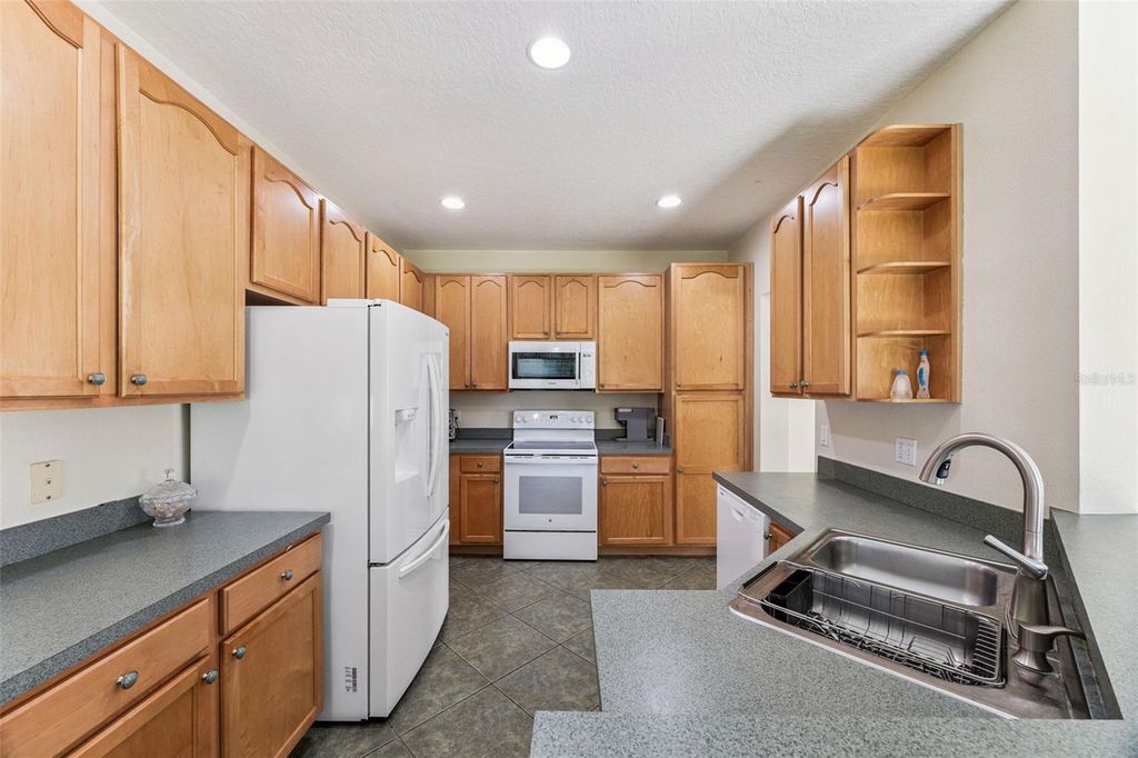 Image 20 of property listing at 10113 CYPRESS TRAIL DRIVE, Orlando, FL 32825