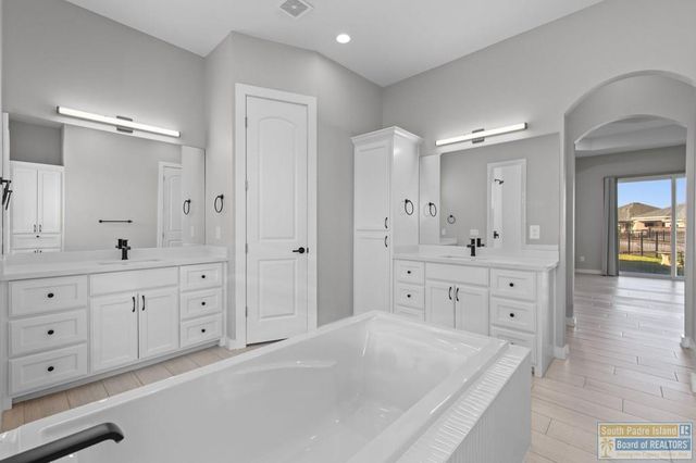 60 Whooping Crane Dr., Laguna Vista, TX 78578