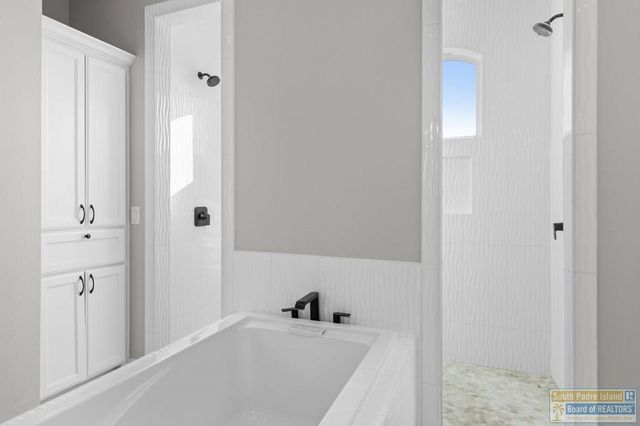 60 Whooping Crane Dr., Laguna Vista, TX 78578