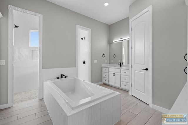 60 Whooping Crane Dr., Laguna Vista, TX 78578