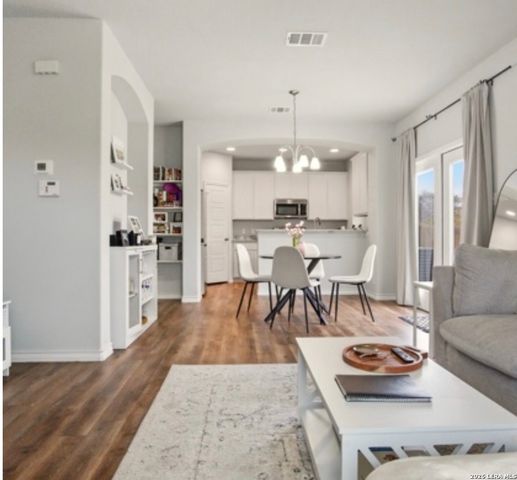 2021 Silver Oaks, San Antonio, TX 78213