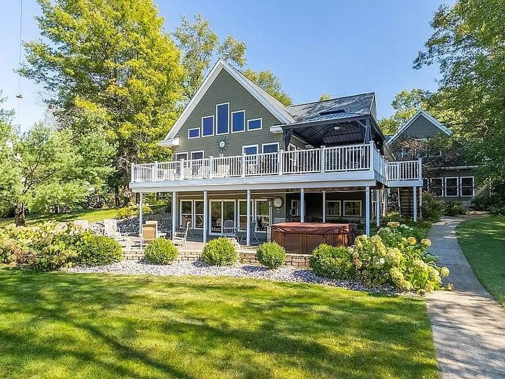 3518 E Long Lake Road, Harrison, MI 48625