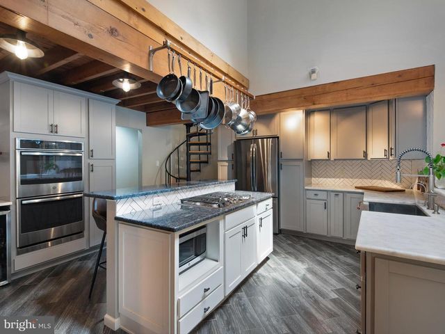 19 WHITE OAK RD, Landenberg, PA 19350