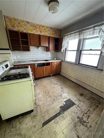 229 Sprenger Avenue, Buffalo, NY 14211